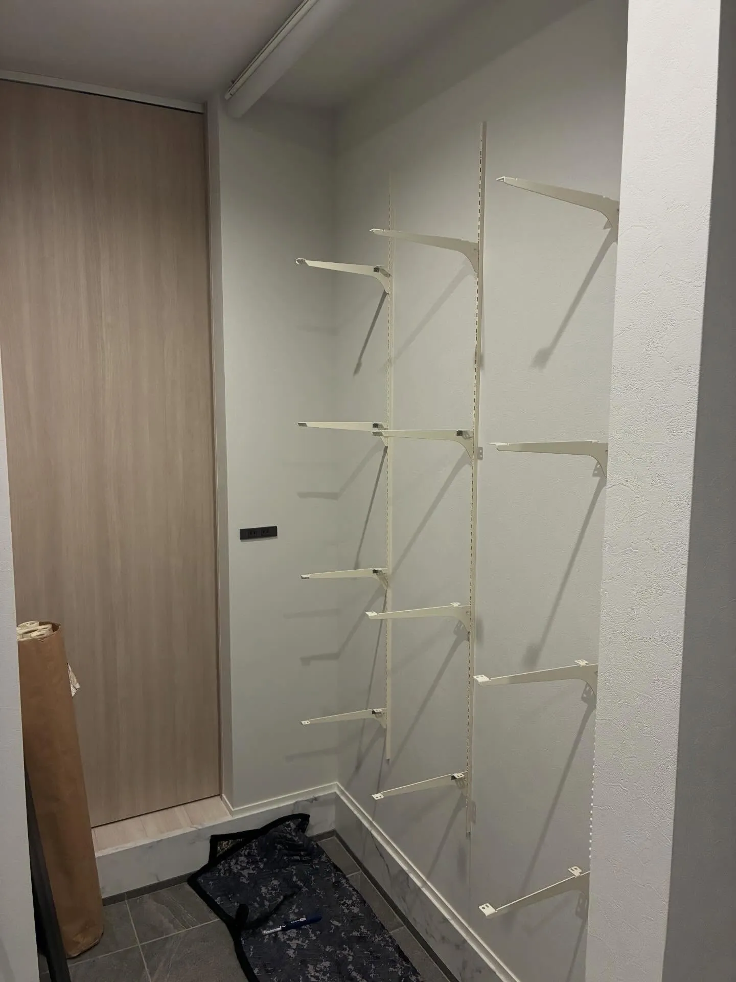 可動棚取付工事👷