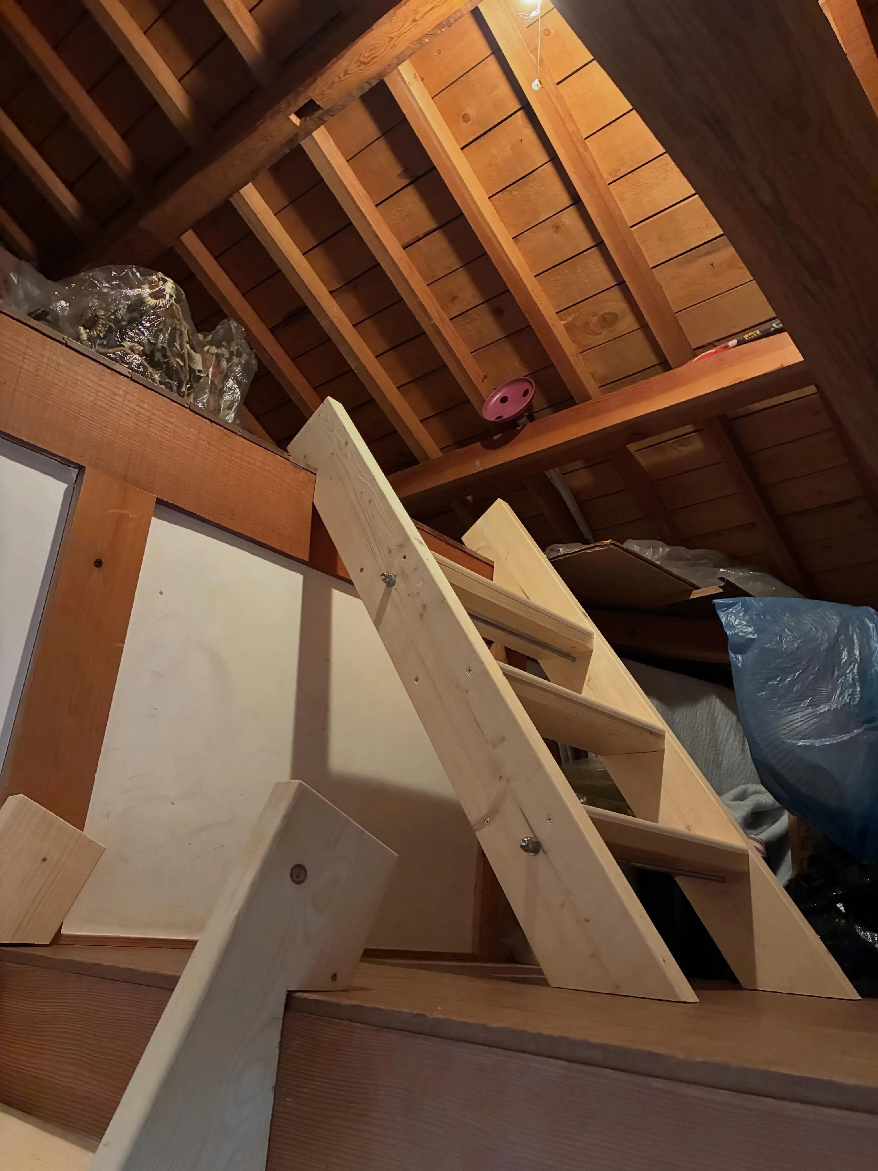 A様邸小屋裏収納ハシゴ工事