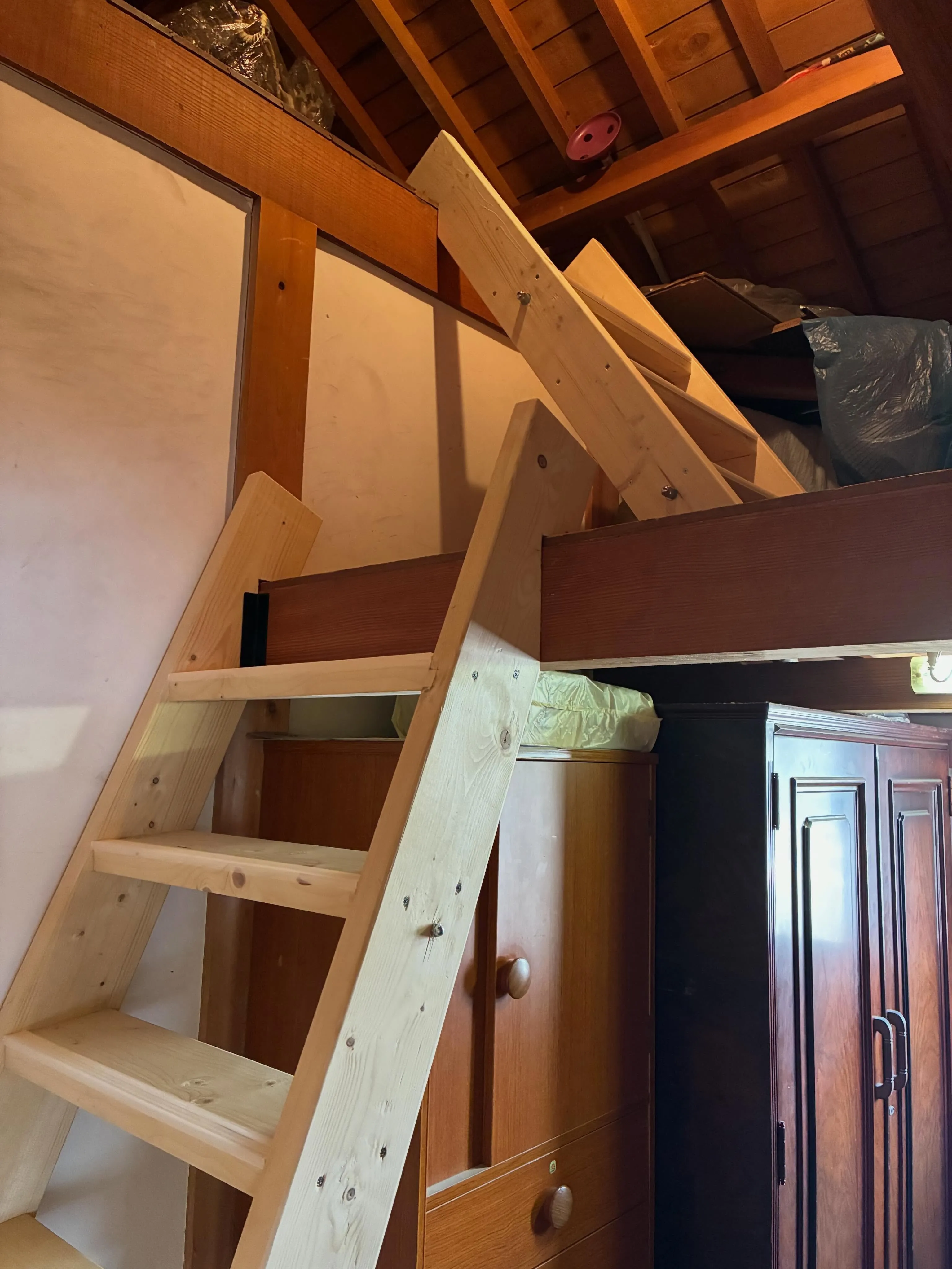 A様邸小屋裏収納ハシゴ工事